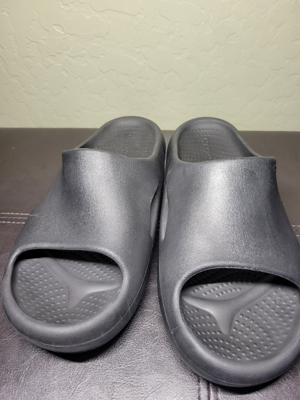 Crocs Mellow Recovery Slides, Unisex Mens size 7, women's size 9 recovery Sandal
